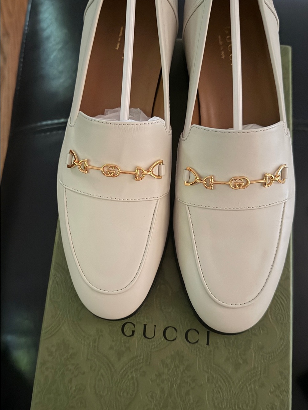 Brand new GUCCI Jakarta Calfskin
Women Interlocking Loafers Mystic
White Sz36.5